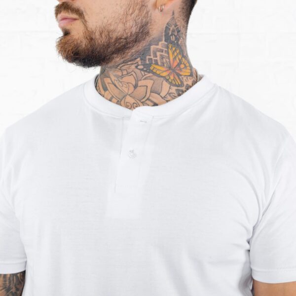 REMERA CON BOTONES ($8.000 C/U)